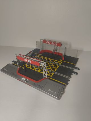 Scalextric Ferrari Renault 2008 con Pit Box