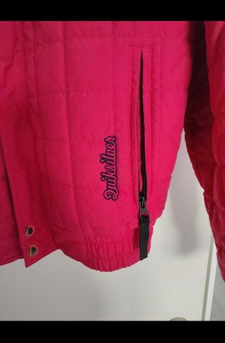 Chaqueta de nieve roja y beige