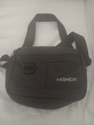Riñonera negra con logo FASHION