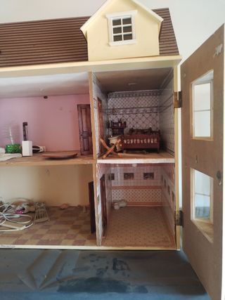 Casa de muñecas de madera