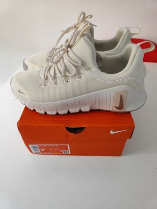 Nike Free Metcon 6 SE Beige/Oro Talla 43
