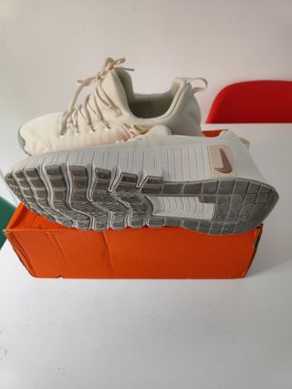 Nike Free Metcon 6 SE Beige/Oro Talla 43
