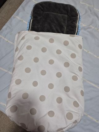 Saco para coche de bebé con lunares
