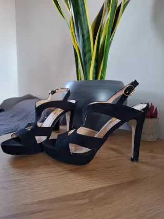 Sandalias tacón alto negras