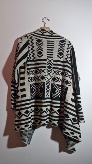 Chaqueta etnica beige y negra 
