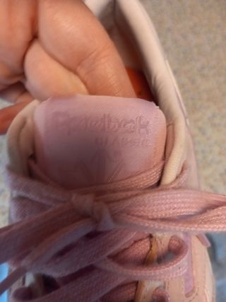 Zapatillas Reebok rosas y beige