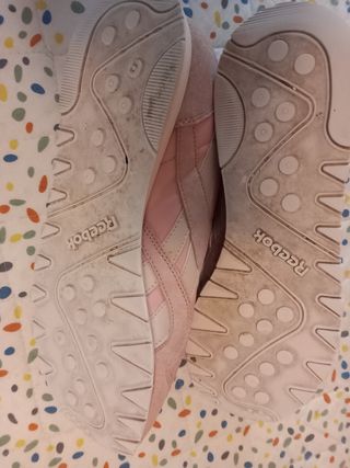 Zapatillas Reebok rosas y beige
