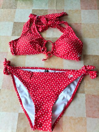 Bikini rojo estampado mini corazones