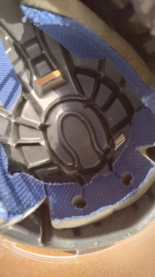 Casco de hockey con visera