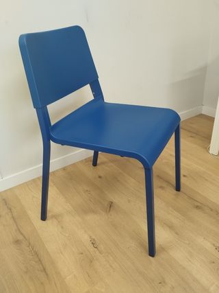 Sillas apilables azules