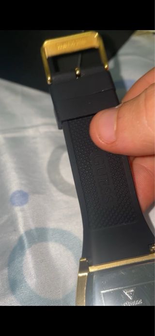 Reloj Guess Dorado y Negro con Cristales