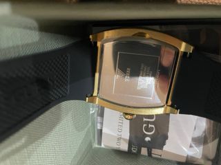 Reloj Guess Dorado y Negro con Cristales