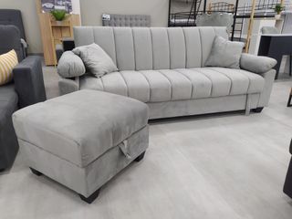 Sofá cama gris con puff