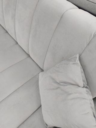 Sofá cama gris con puff