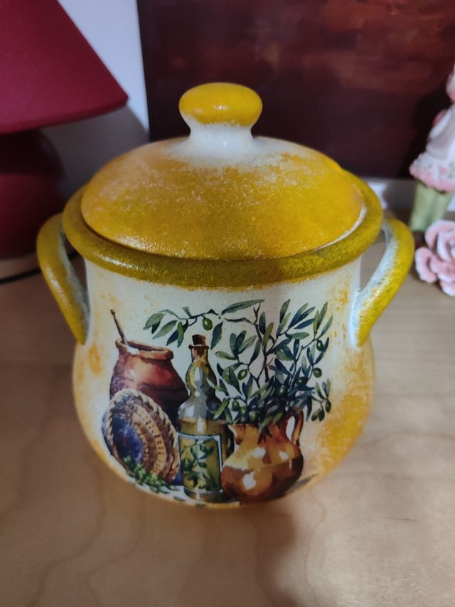 Zuppiera in ceramica decorata