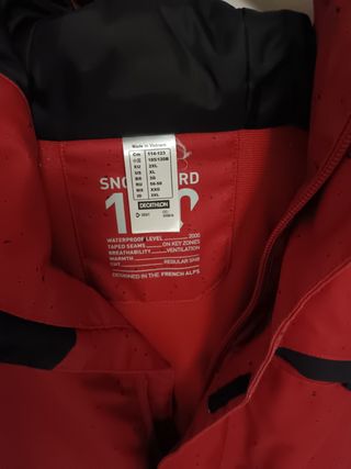 Chaqueta de esquí y nieve naranja y negra