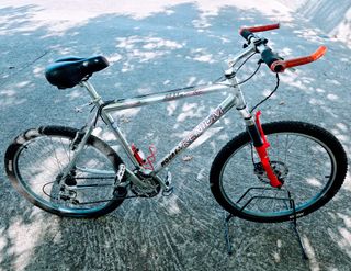 Bicicleta KENIUM ALU-7005 con accesorios