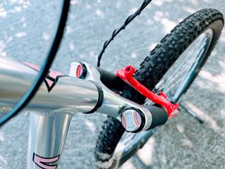 Bicicleta KENIUM ALU-7005 con accesorios