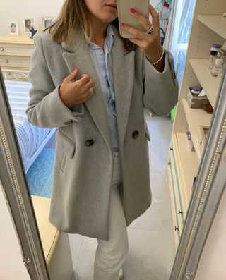 Cappotto con lana grigio al ginocchio 
