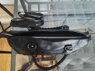 Bolso de cuero negro