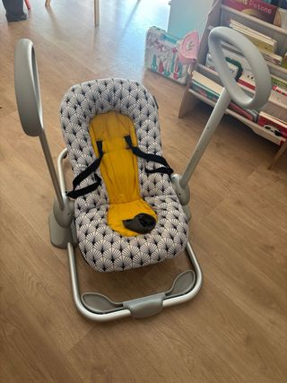 Hamaca bebé Beaba con funda estampada.