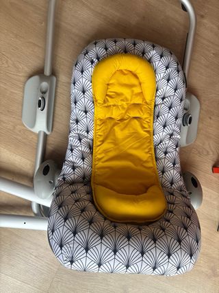 Hamaca bebé Beaba con funda estampada.