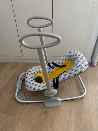 Hamaca bebé Beaba con funda estampada.
