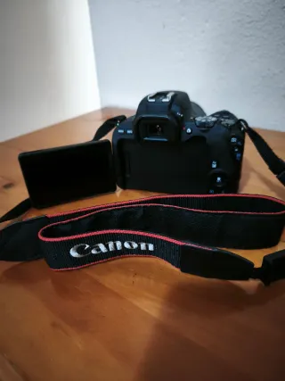 Cámara Réflex Canon EOS 200D + Accesorios.