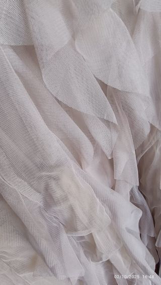 Vestido de fiesta con volantes