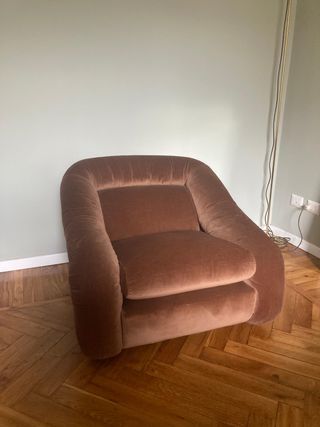 Poltrona in velluto rosa cipria