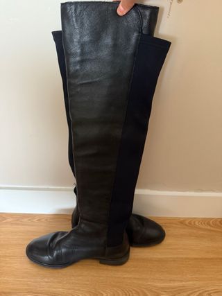 Botas altas negras de cuero y tela