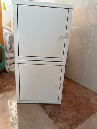 Mesilla taquilla IKEA blanca metálica