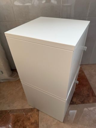 Mesilla taquilla IKEA blanca metálica