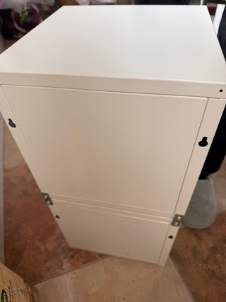 Mesilla taquilla IKEA blanca metálica