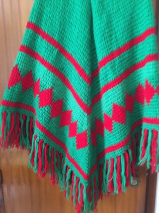 Poncho de lana vintage verde y rojo,artesanal.