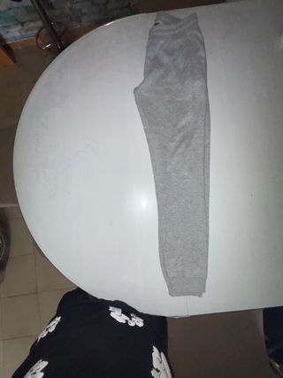 Pantalón gris