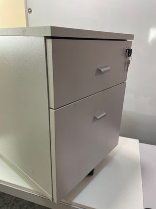 Mueble book de oficina con cajón y carpetero