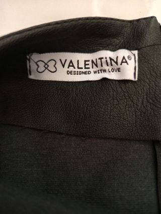 Falda negra con cremalleras