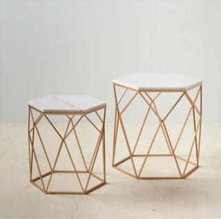 Mesa auxiliar hexagonal mármol y metal dorado