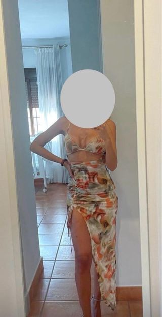 Vestido estampado escote y abertura lateral