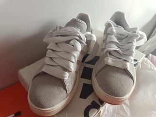 Adidas Deportivas Grises y Blancas
