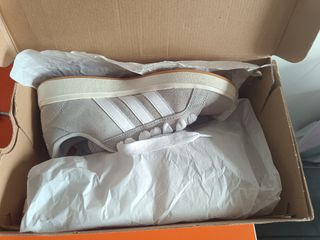 Adidas Deportivas Grises y Blancas