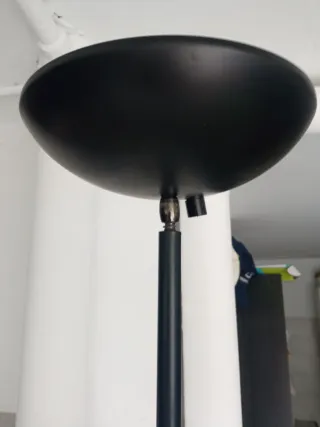 Lámpara de pie halógena negra