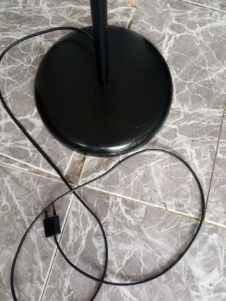 Lámpara de pie halógena negra