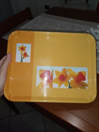 Vassoio decorato con fiori