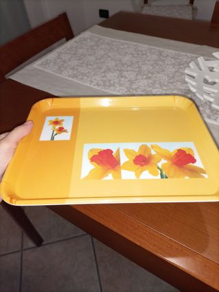 Vassoio decorato con fiori