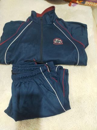 Chándal colegial azul y rojo