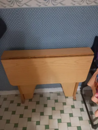 Mesa plegable cuadrada de madera
80×80. 75 alto.
