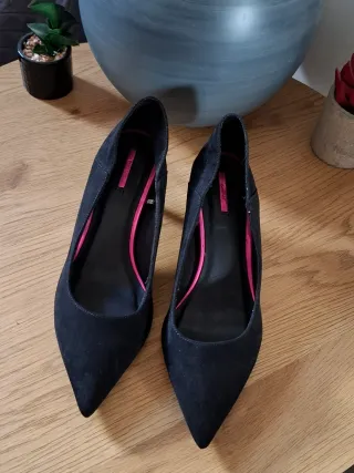 Tacones altos negros