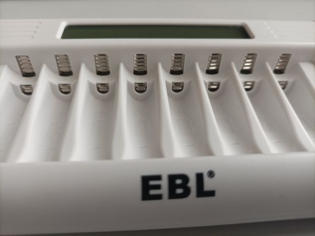 Cargador EBL ( pilas)